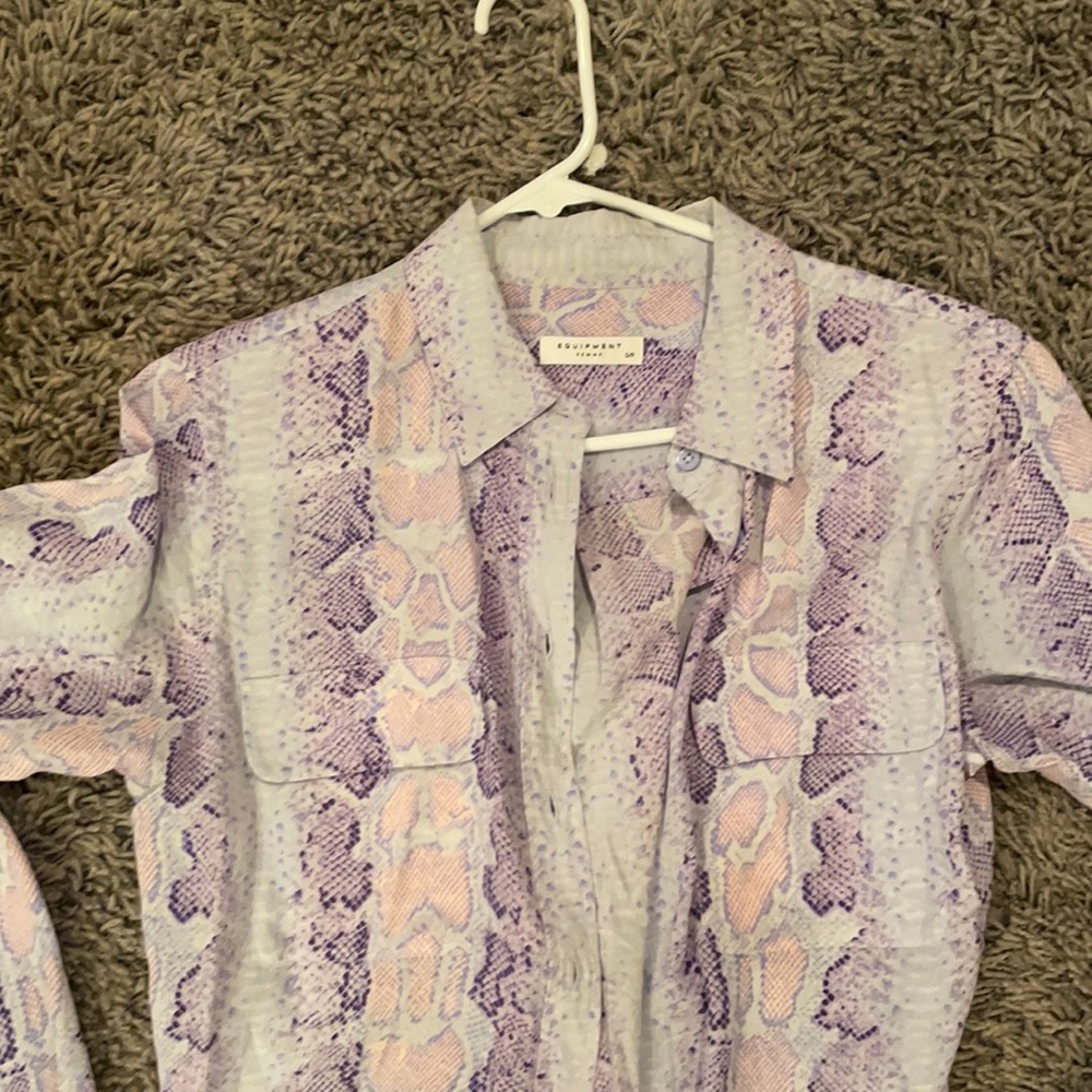 Equipment 100% silk blouse. Excellent condition. Pretty Pastel animal print